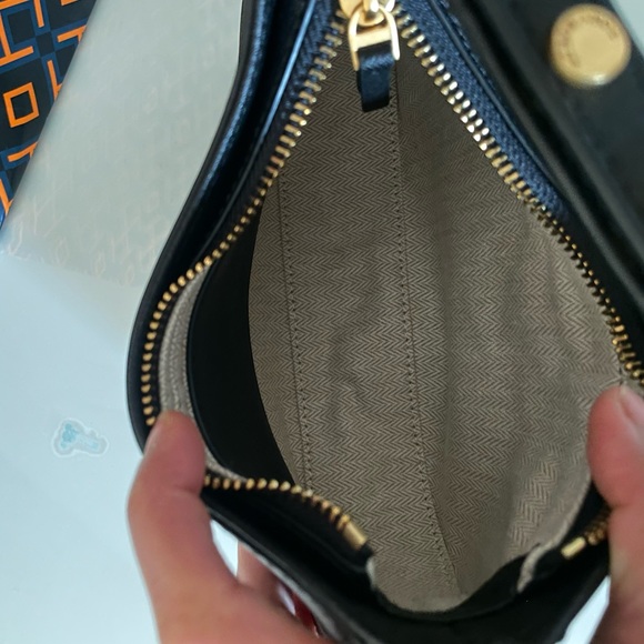 New, authentic emerson shoulder bag& matching wallet - Picture 10 of 16